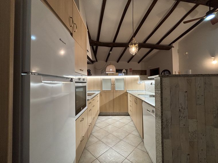 Cuina amb nevera · A Casita do Ferreiro